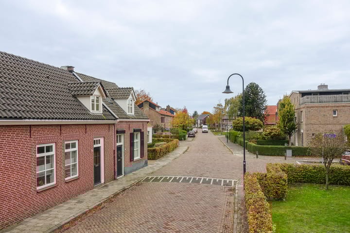 Photo 4 of Helenastraat 16