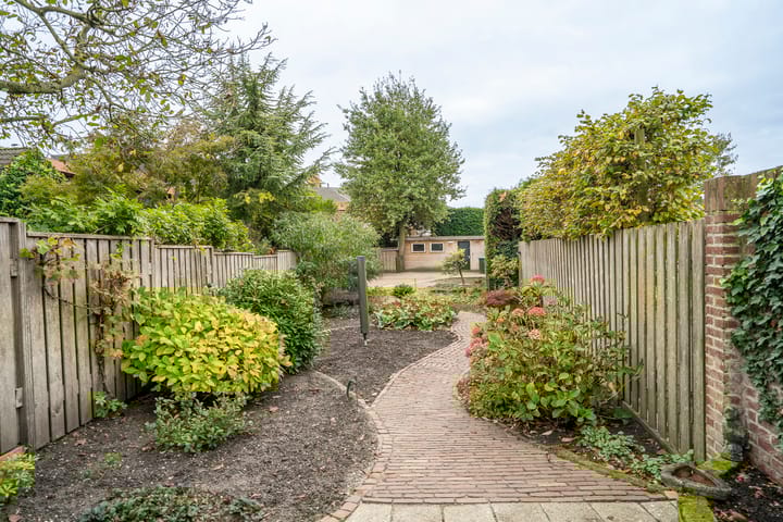 Photo 11 of Helenastraat 16