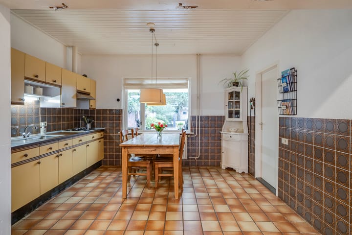 Photo 18 of Helenastraat 16