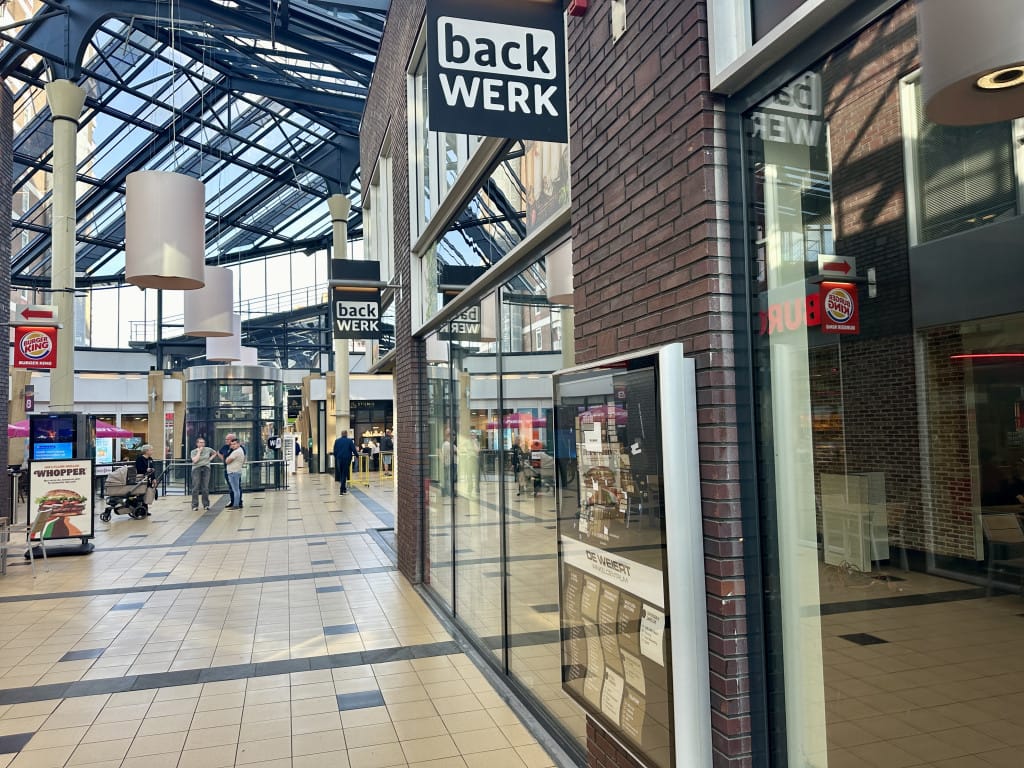 View photo 4 of Willinkplein 65