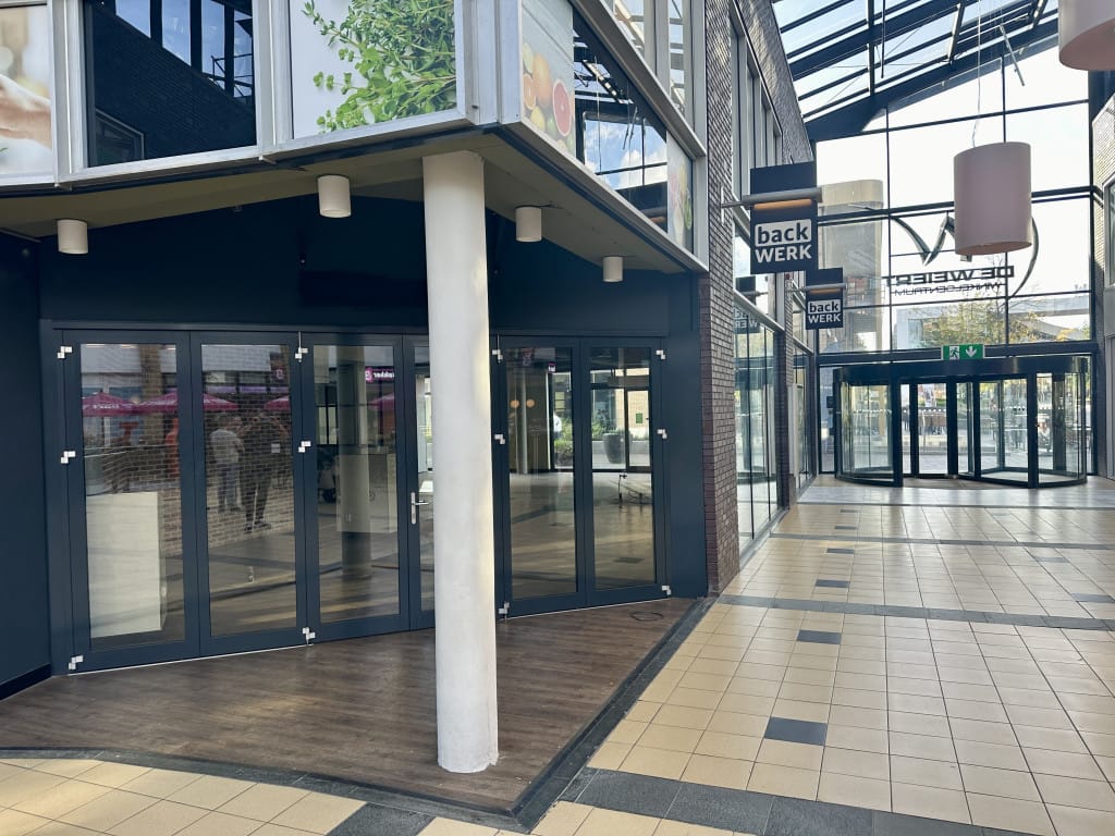 View photo 2 of Willinkplein 65