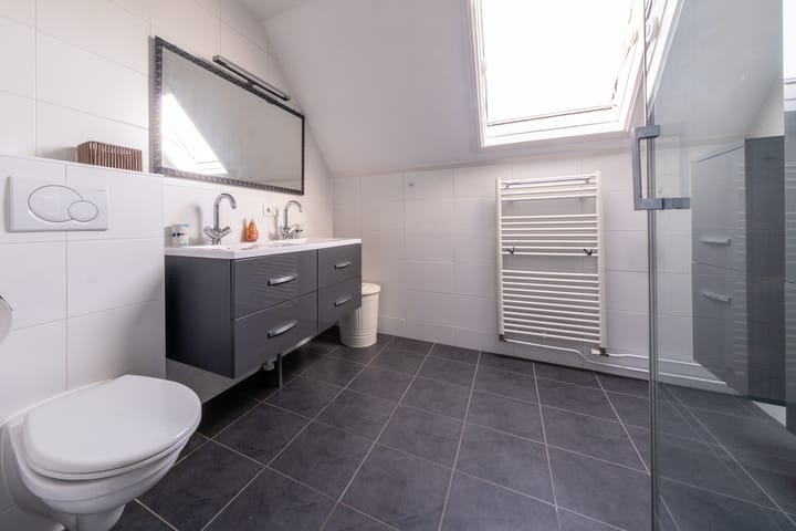 Photo 16 of Bolster 25