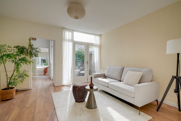 Photo 2 of Linnaeusstraat 1