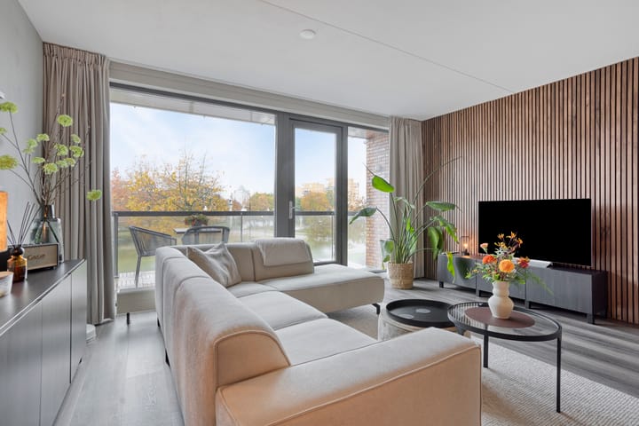 Photo 7 of Burgemeester Jhr. Quarles van Uffordlaan 385