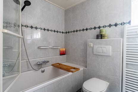 Kamille 15 tertiary image