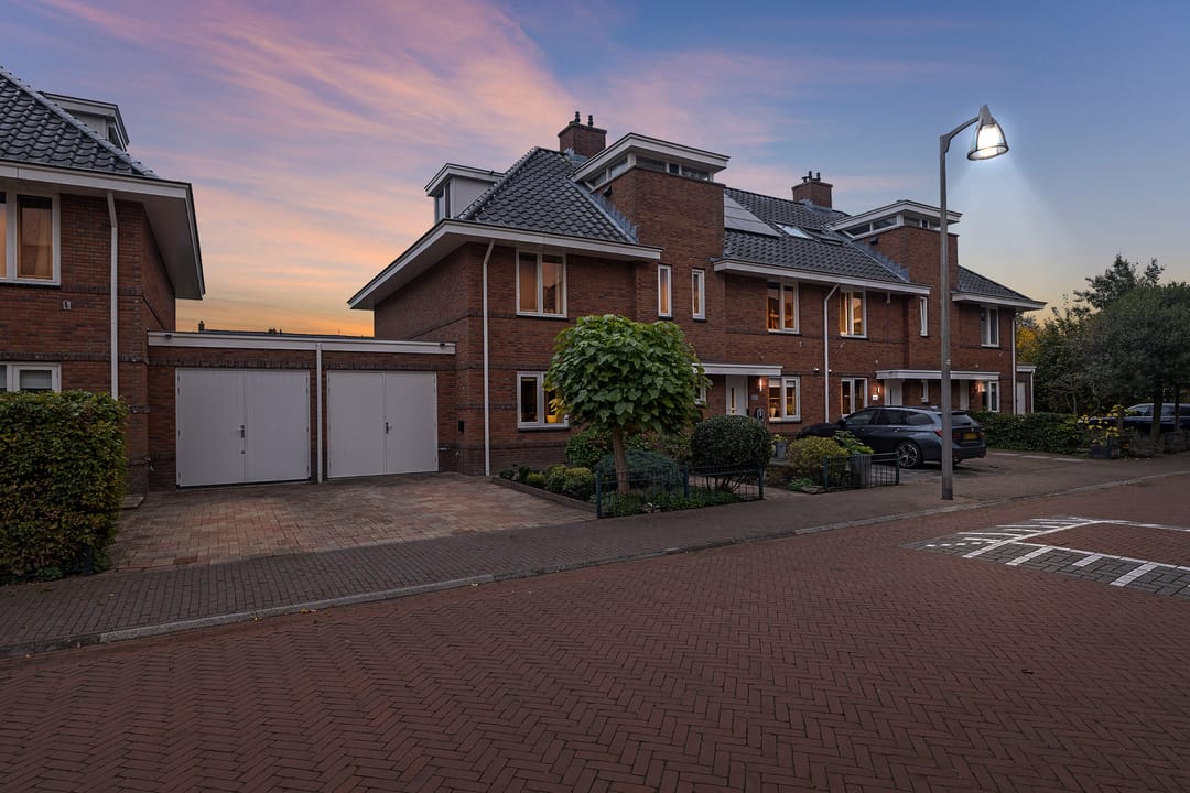 Foto 2 van Burgemeester Van den Helmlaan 21