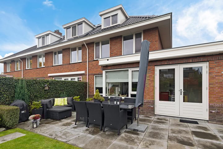 Foto 21 van Burgemeester Van den Helmlaan 21