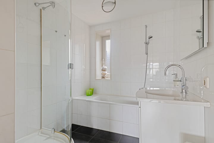 Foto 28 van Burgemeester Van den Helmlaan 21