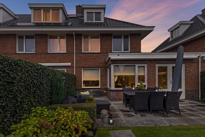 Foto 38 van Burgemeester Van den Helmlaan 21