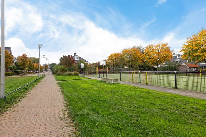 Foto 40 van Burgemeester Van den Helmlaan 21