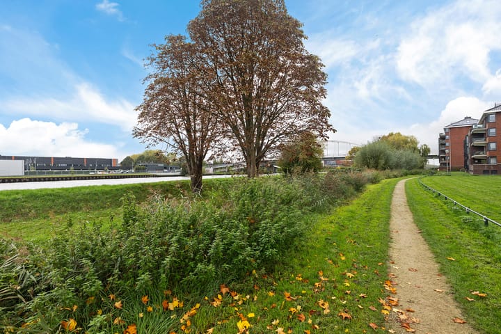 Foto 41 van Burgemeester Van den Helmlaan 21