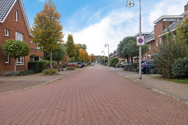 Foto 42 van Burgemeester Van den Helmlaan 21