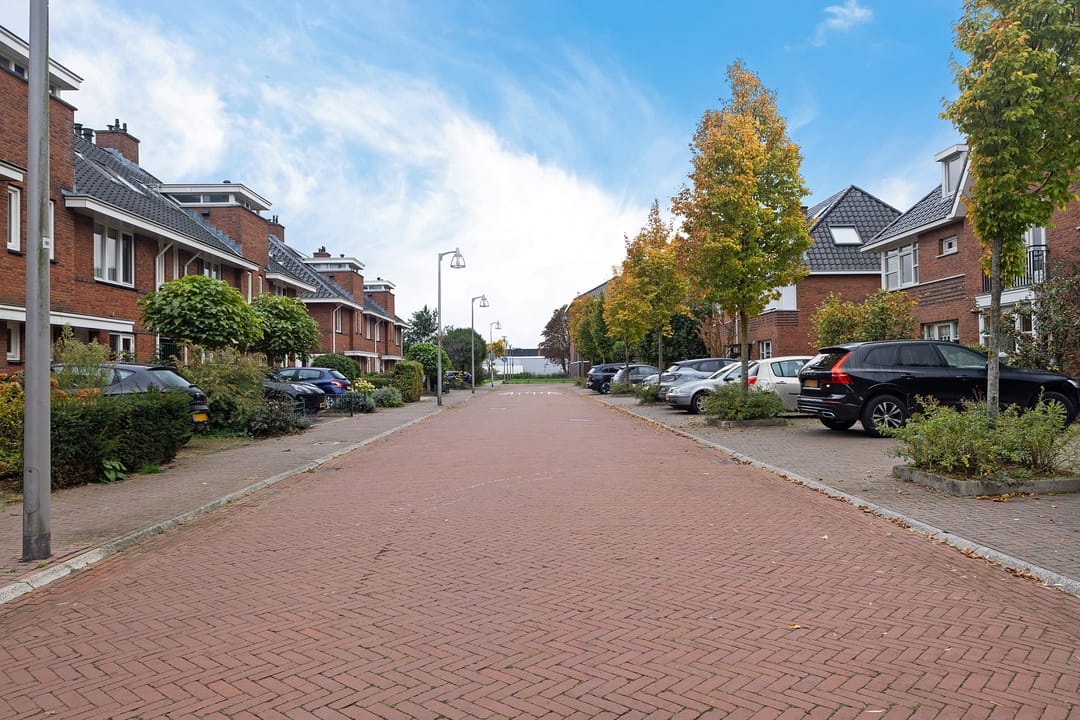 Foto 43 van Burgemeester Van den Helmlaan 21