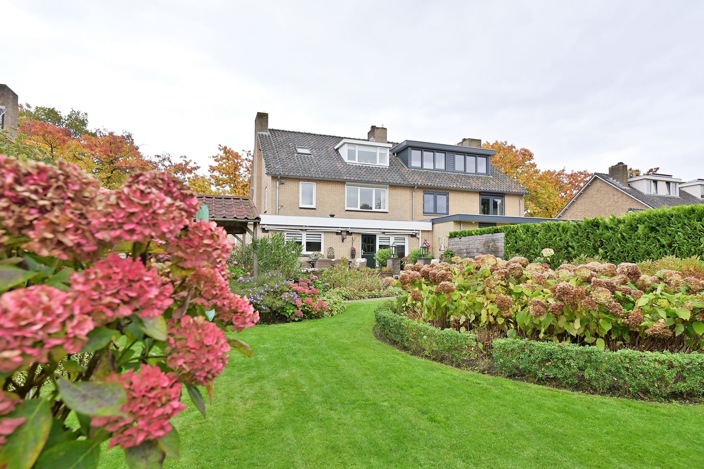 Photo 1 of Naarderstraat 114