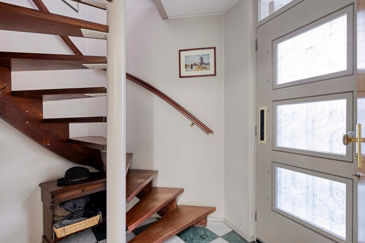 Photo 12 of Vesting 8