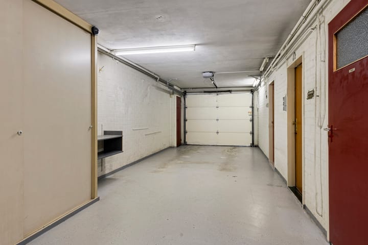 Photo 37 of Vesting 8