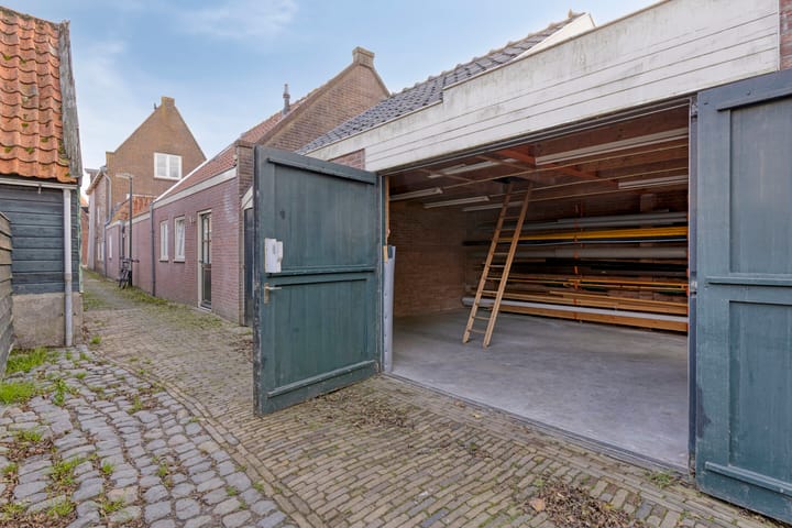 Photo 47 of Vesting 8