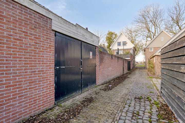 Photo 48 of Vesting 8