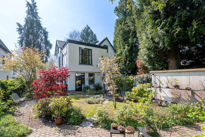 Photo 2 of Vondellaan 8