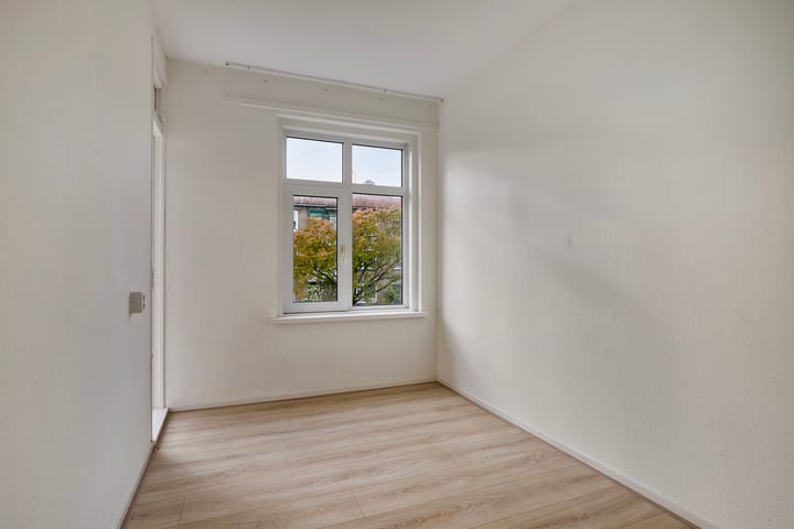 Photo 14 of Louis Chrispijnstraat 13-1