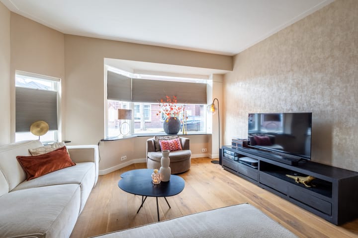 Photo 2 of Van den Boschstraat 17