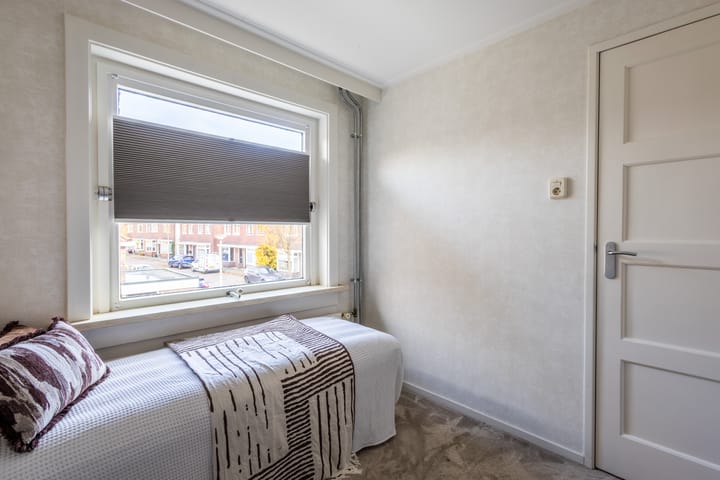 Photo 16 of Van den Boschstraat 17