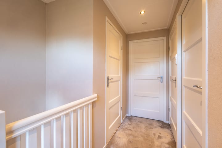 Photo 19 of Van den Boschstraat 17