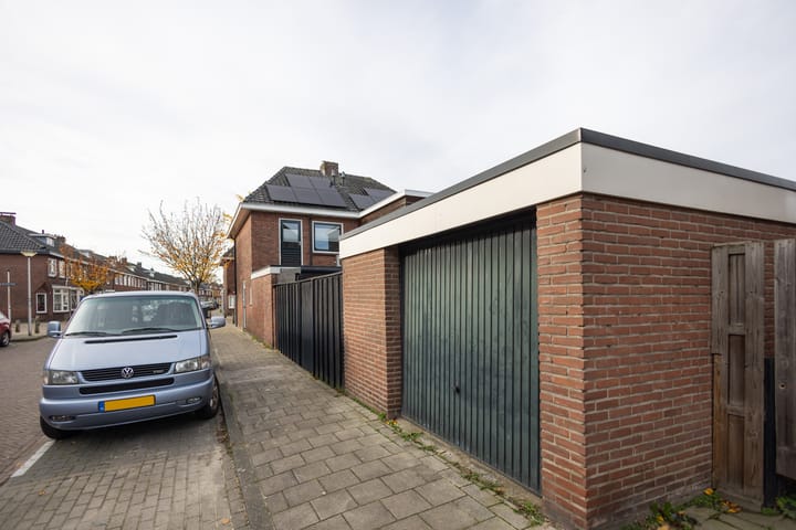 Photo 28 of Van den Boschstraat 17