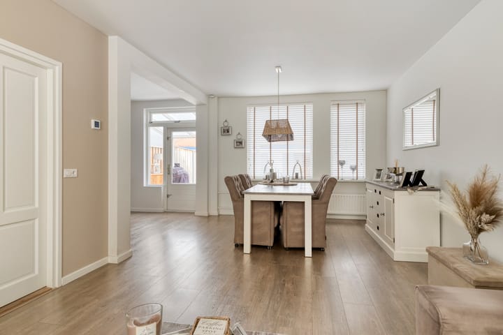 Foto 10 van Lyonhof 43