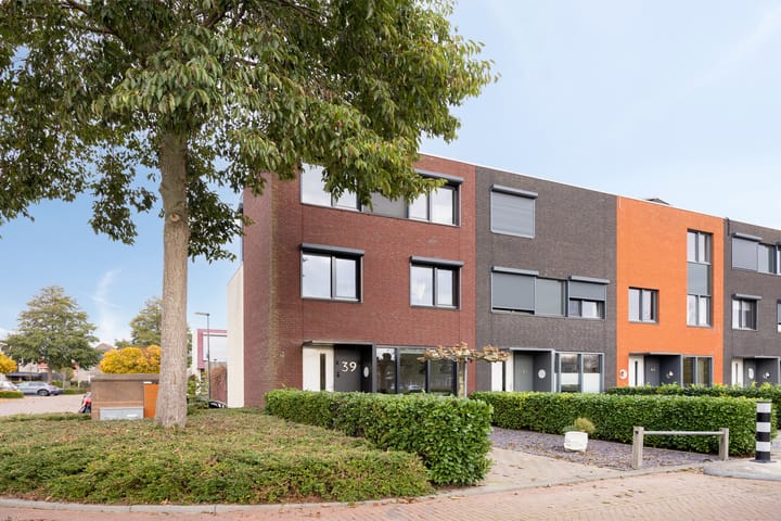 Photo 2 of John Denverlaan 39