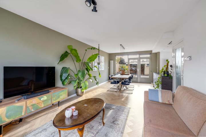 Photo 2 of Julianastraat 19