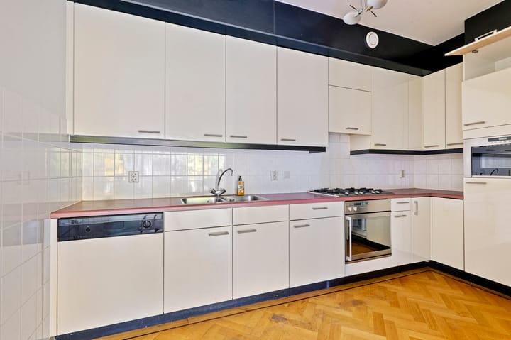 Photo 4 of Pieter de Hoochstraat 7-C