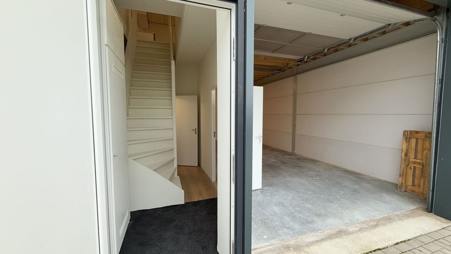 View photo 2 of De Aar 25-C