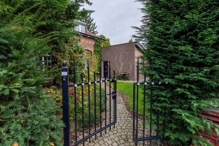 Photo 24 of Spoordamstraat 11