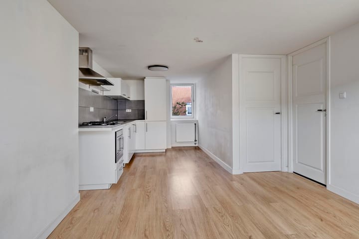 Photo 5 of Haarlemmermeerstraat 127-4