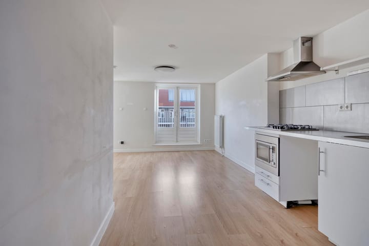 Photo 3 of Haarlemmermeerstraat 127-4