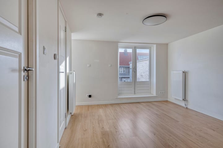 Photo 4 of Haarlemmermeerstraat 127-4