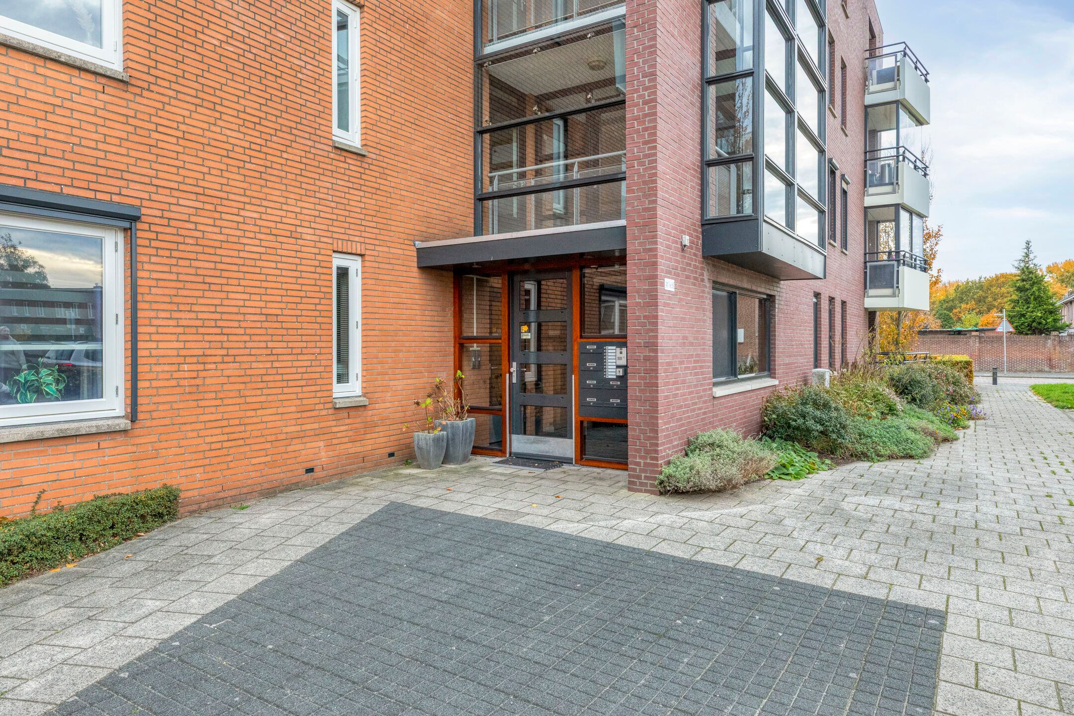 Photo 3 of Louis Paul Boonhof 49