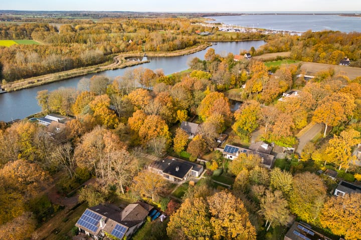 Photo 2 of Zwanenlaan 6