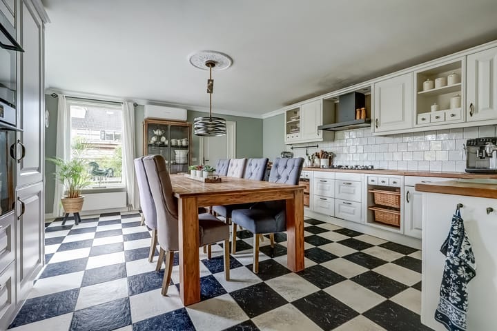 Photo 2 of Spinet 37