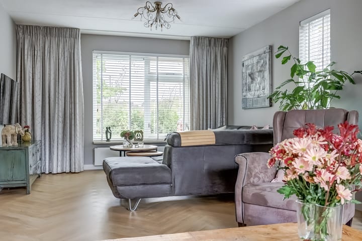 Photo 16 of Spinet 37