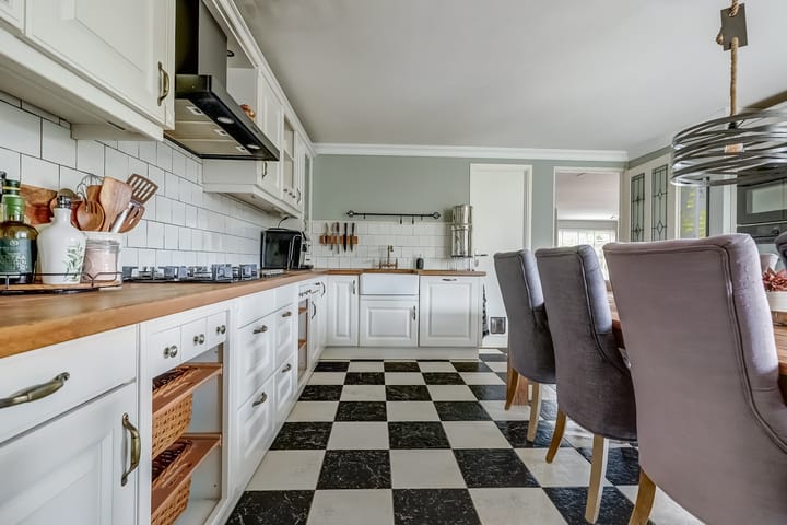 Photo 19 of Spinet 37