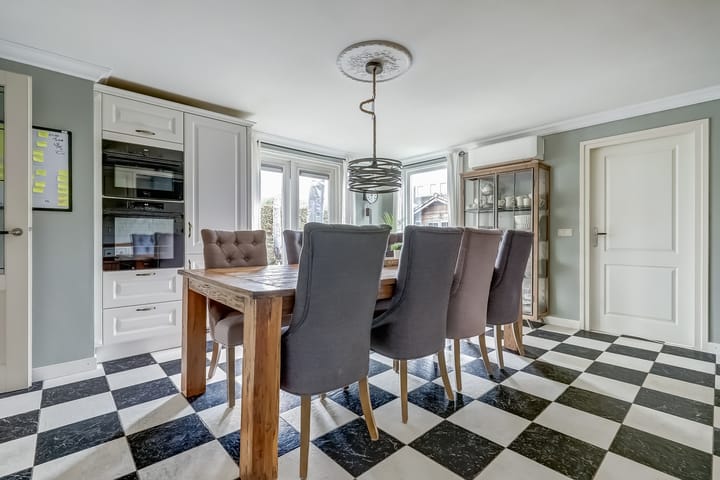 Photo 21 of Spinet 37