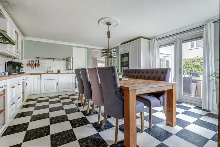 Photo 22 of Spinet 37