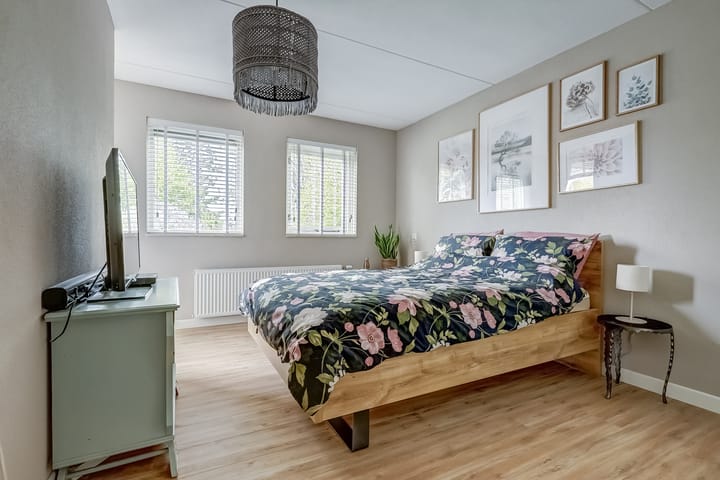 Photo 29 of Spinet 37