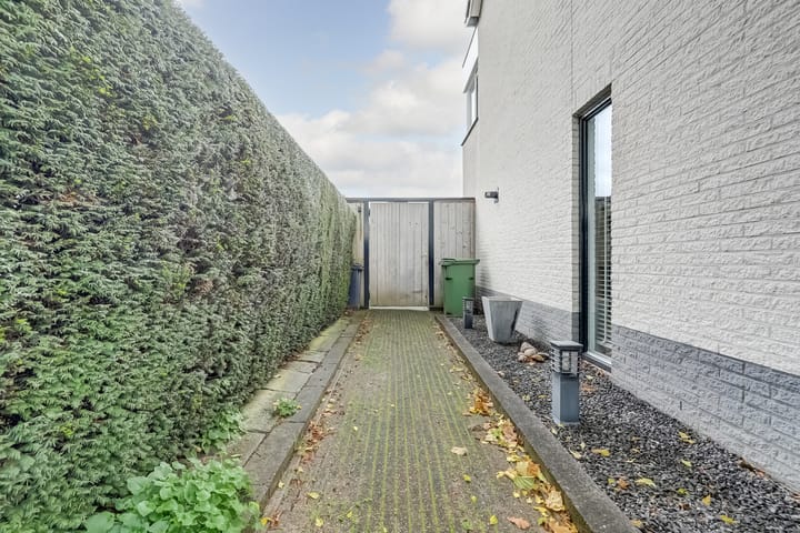 Photo 60 of Spinet 37