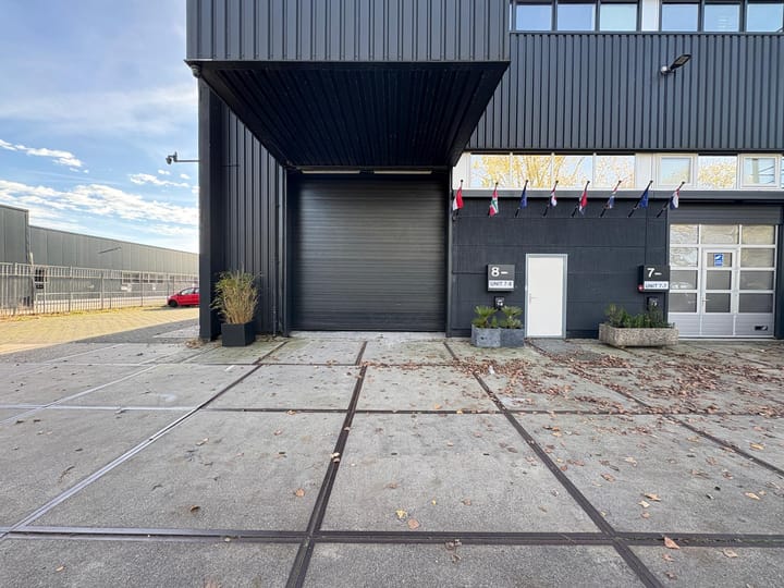 Neutronstraat 7-8, Groningen