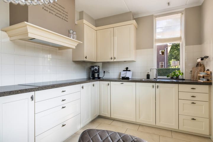 Photo 12 of Trompstraat 32