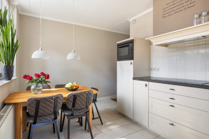 Photo 13 of Trompstraat 32