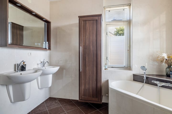 Photo 23 of Trompstraat 32